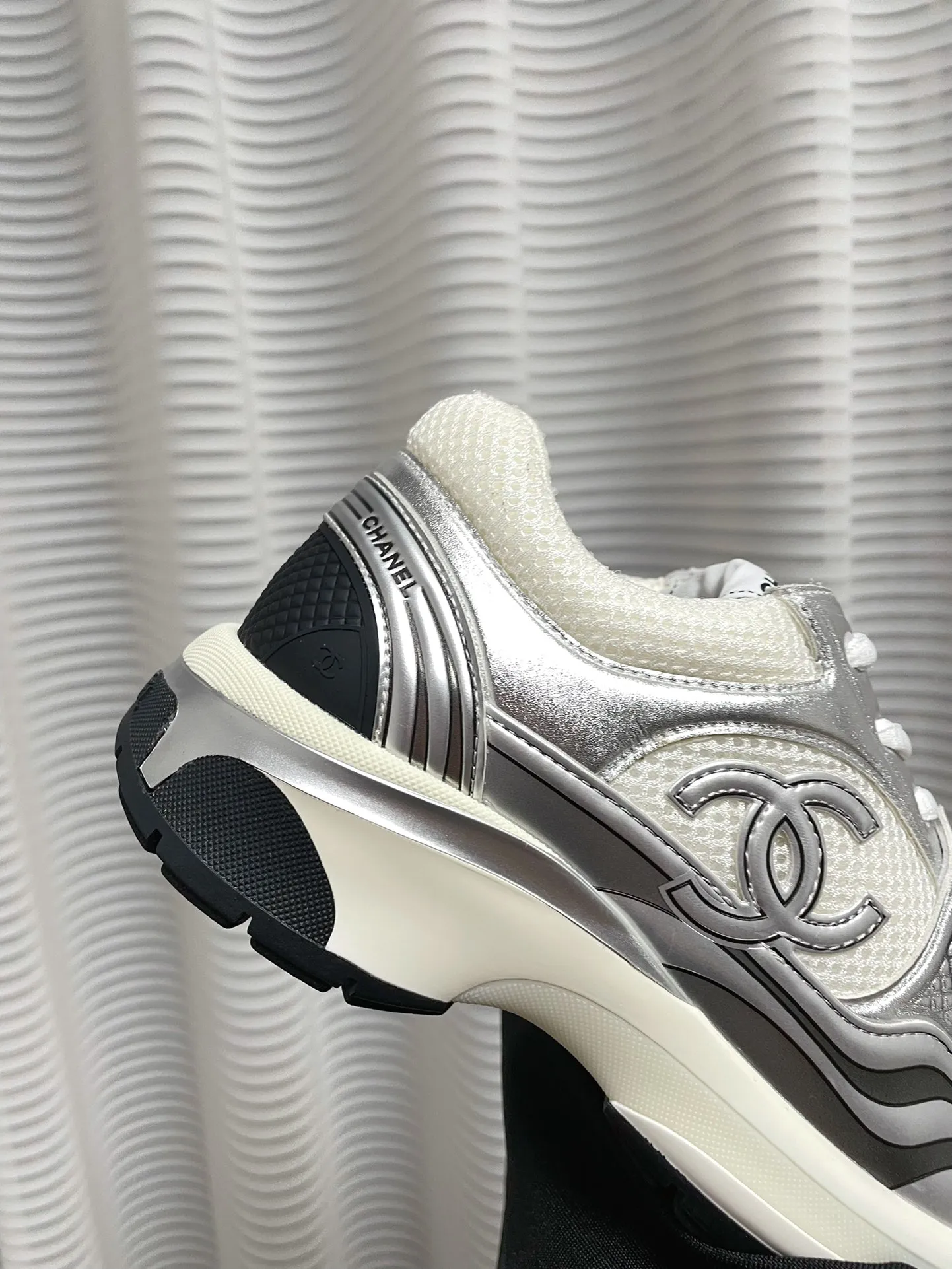 👟👟Ex-factory price 640👟👟 (Full set of packaging details, outsole perfectly combined, different from outside currency) Silver Horn King Xiaoxiang Chanel Chanel 2023 Early Spring Vacation Series The latest casual sports shoes are incomparably beautiful and easy to wear. Very light, the inside is also super soft, super comfortable, the upper is breathable design, the color is high-end and durable, versatile Upper: cowhide and cloth stitching Lining: breathable mesh, original foam combination outsole, size: 35-40